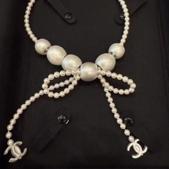 Chanel Pearl necklace - Picture 1 of 3